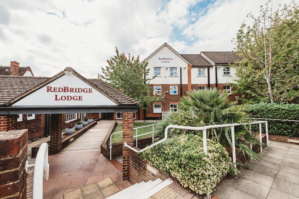 Redbridge Lodge อิลฟอร์ด ภายนอก รูปภาพ